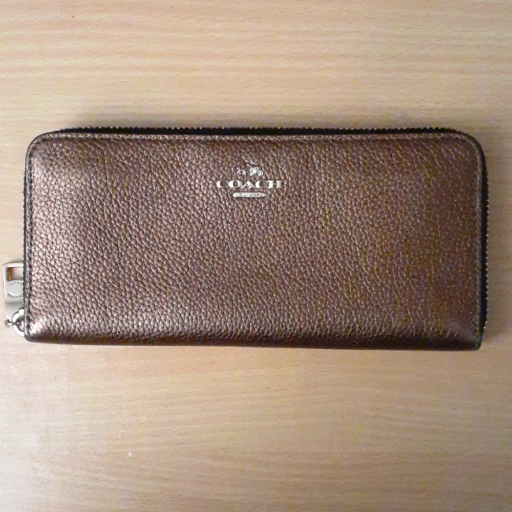 Coach Accordion Zip-Around Wallet Polished Pebble Leather HOST PICK🎉🎉